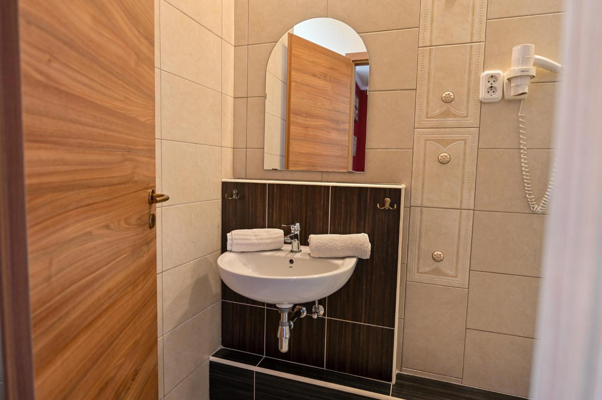 Bellavista 2 Apartman Eger Ngoại thất bức ảnh